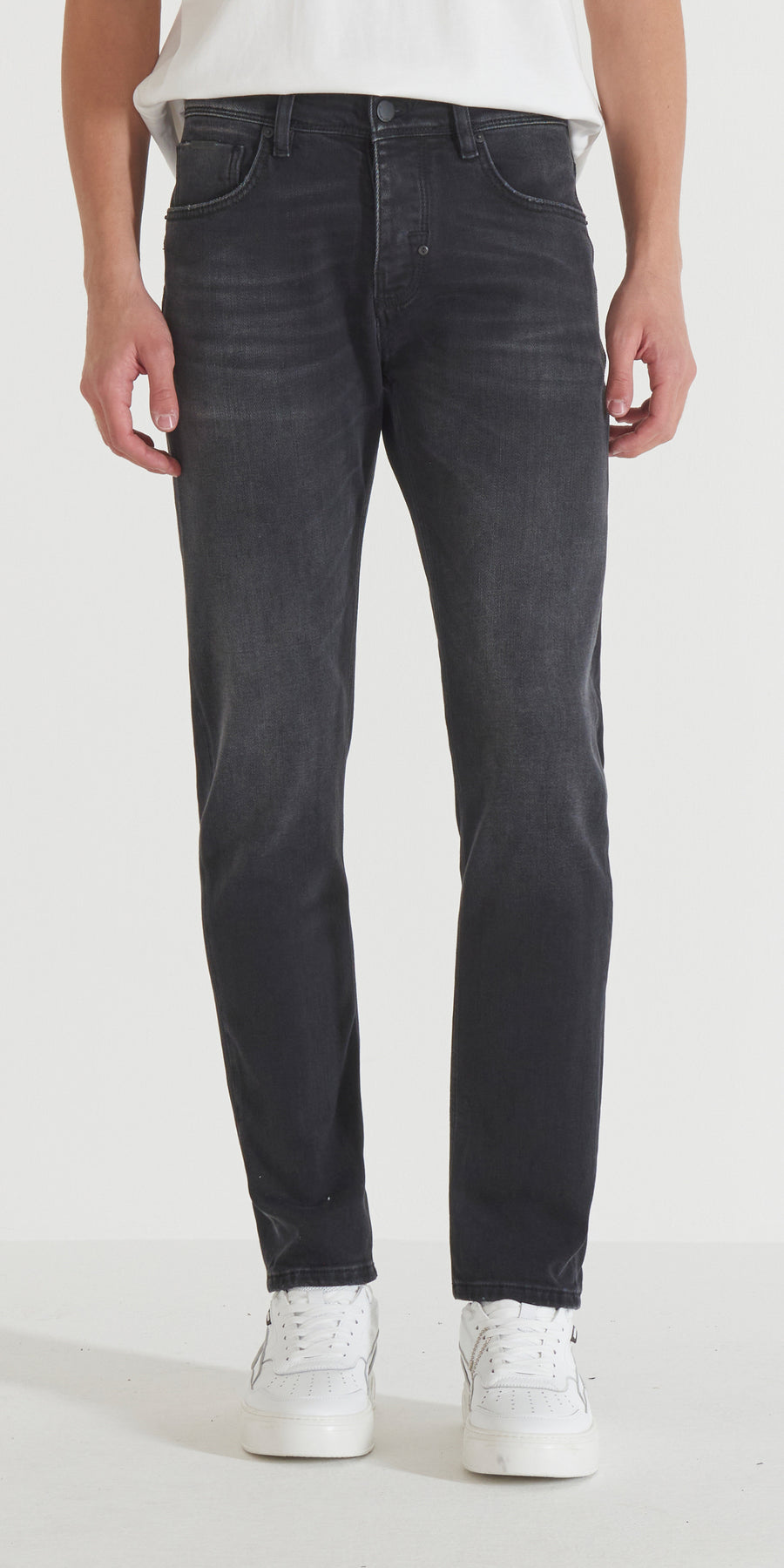 JEANS "CLEVE" SLIM STRAIGHT FIT IN BLACK BLACK DENIM