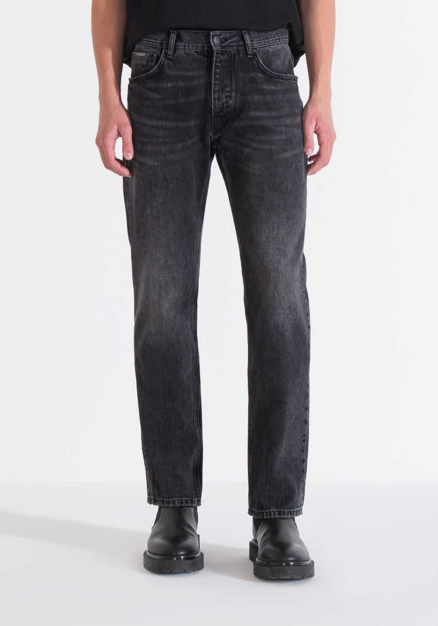 JEANS "JOE" REGULAR STRAIGHT FIT IN BLACK BLACK DENIM